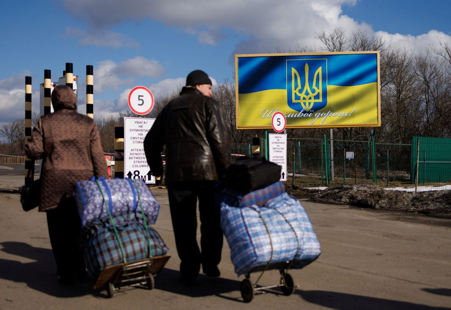 Санкции против граждан. Россия против Украины. Украинцы в России. Мирные граждане на Украине. Украина санкции.