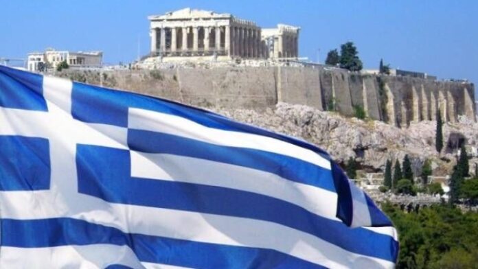 Ο Παρθενώνας με ελληνική σημαία