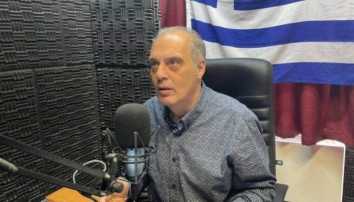 Ο Κυριάκος Βελόπουλος μιλά σε μικρόφωνο
