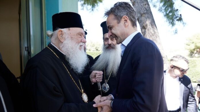Ο Κυριάκος Μητσοτάκης με τον Αρχιεπίσκοπο Αθηνών και πάσης Ελλάδος Ιερώνυμο