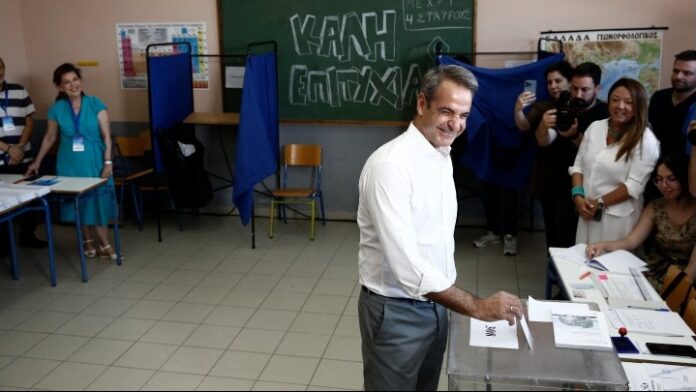 Ο Κυριάκος Μητσοτάκης ψηφίζει στις ευρωεκλογές