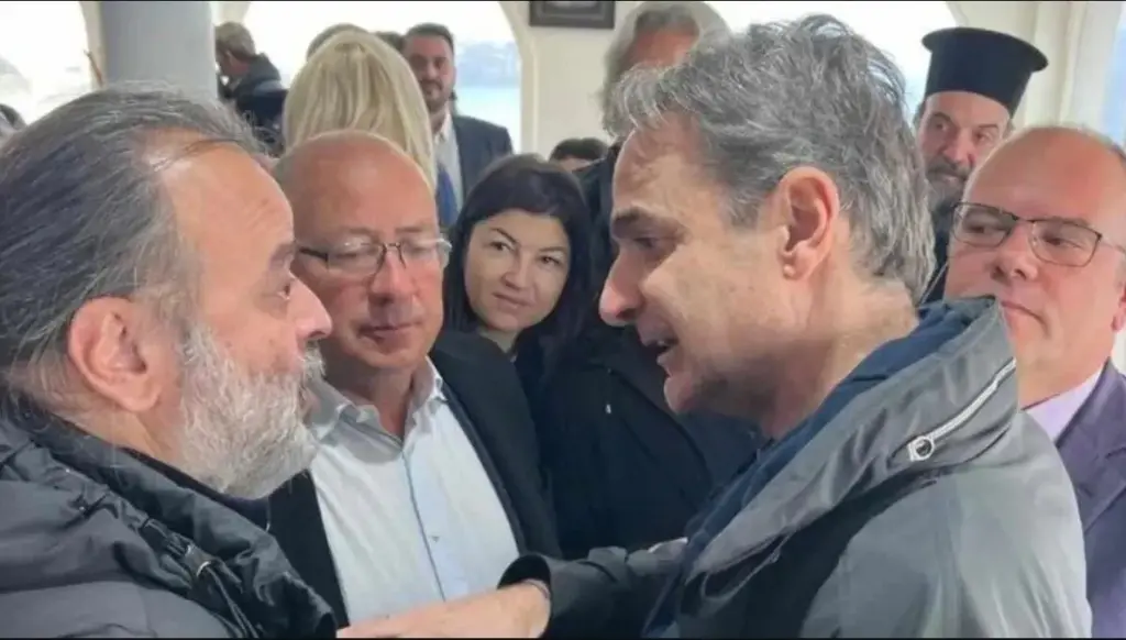 Ο απρόσκλητος Μάριος Ηλιόπουλος με τον Μητσοτάκη