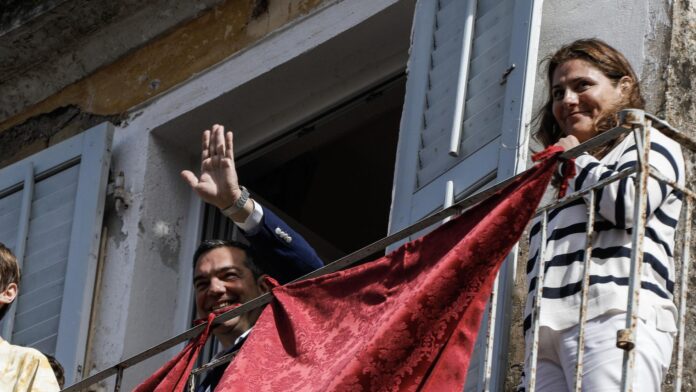 Ο Αλέξης Τσίπρας με την Περιστέρα του