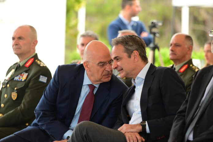 Ο Κυριάκος Μητσοτάκης με τον Νίκο Δένδια