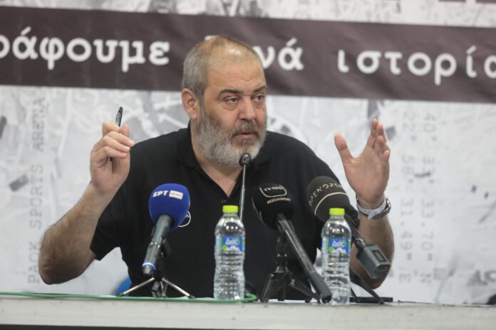 Ο Θανάσης Χατζόπουλος