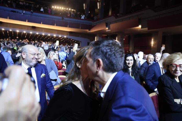 Γελάει ο κόσμος με τον Τσίπρα και την παρέα του