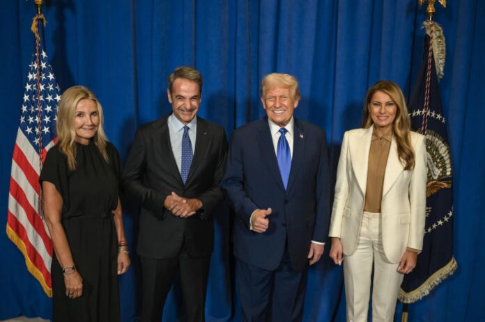 Μαρέβα και Μητσοτάκης με κέρινα ομοιώματα